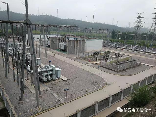 根據(jù)變電站的運行環(huán)境和檢修維護成本，按照“安全可靠、技術(shù)先進、經(jīng)濟合理”原則，展開對GIS設(shè)備戶內(nèi)外布置對比分析。首先從GIS設(shè)備安裝、運行及維護等方面分析GIS設(shè)備在高海拔、重污染地區(qū)戶內(nèi)外兩種不同運行條件下的故障率和維護周期；其次明確GIS設(shè)備30年壽命周期內(nèi)零部件在戶內(nèi)外兩種不同運行條件下的壽命，以及GIS設(shè)備在戶內(nèi)外兩種不同運行條件下的檢修周期；結(jié)合變電站的運行環(huán)境和檢修維護成本，進行以下比較