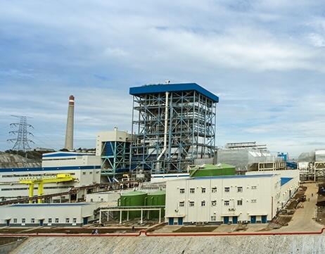 火電廠燃煤發(fā)電產生大量SO2，對大氣環(huán)境造成嚴重污染，脫硫十分必要。論述了火電廠煙氣脫硫的必要性，介紹了脫硫方式的分類，詳細介紹了濕法煙氣脫硫的幾種方法，總結我國目前火電廠煙氣脫硫現(xiàn)狀并提出進一步推進脫硫的建議