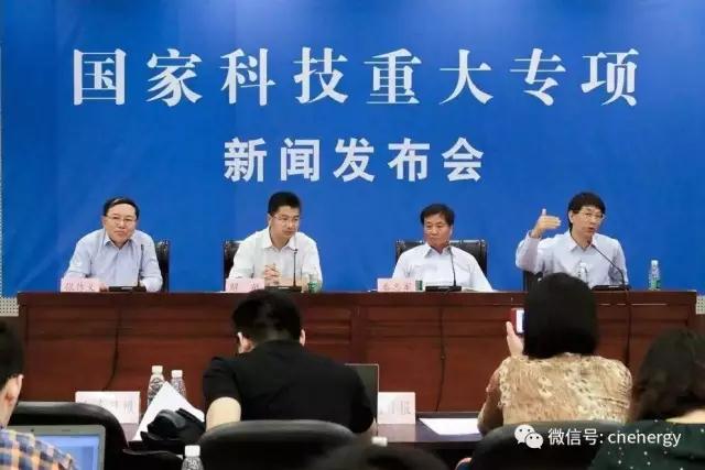 8月31日，大型先進(jìn)壓水堆和高溫氣冷堆國(guó)家科技重大專項(xiàng)（以下簡(jiǎn)稱核電專項(xiàng)）新聞發(fā)布會(huì)在科技部舉行。自2006年被列入《國(guó)家中長(zhǎng)期科學(xué)和技術(shù)發(fā)展規(guī)劃綱要（2006-2020年）》16個(gè)國(guó)家科技重大專項(xiàng)至今，核電專項(xiàng)實(shí)施已10年有余