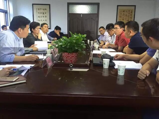 9月4日，市政府與遠(yuǎn)景能源戰(zhàn)略合作暨風(fēng)電產(chǎn)業(yè)落地對(duì)接會(huì)議在市政府三樓會(huì)議室召開，主要探討戰(zhàn)略合作協(xié)議、項(xiàng)目設(shè)計(jì)方案，并確定廠房選址。市委常委、常務(wù)副市長(zhǎng)張紅梅，市政協(xié)副主席劉軍，市經(jīng)開區(qū)管委會(huì)副主任王偉出席會(huì)議