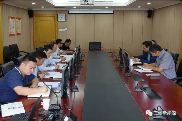 8月31日，三峽新能源在北京召開海上風(fēng)電在建項(xiàng)目專題會(huì)議，公司總經(jīng)理李斌，海上風(fēng)電事務(wù)部、東北分公司、江浙公司主要負(fù)責(zé)人參加會(huì)議。會(huì)議由副總經(jīng)理王益群主持