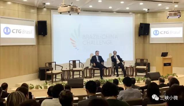 巴西被巴西人類學家吉爾伯托˙弗雷勒稱為“熱帶中國”，在歷史上肯定了中國對熱帶國家巴西的直接影響；近日，應中國國家主席習近平邀請正在對中國進行國事訪問的巴西總統(tǒng)特梅爾，在訪問期間提到：在巴西還有一個“三峽”。其中原因何在？在金磚五國峰會召開之際，小微君在北京大學舉辦的第一屆“中國巴西機遇與挑戰(zhàn)論壇”活動現(xiàn)場上采訪了與會企業(yè)家，下面我們就來看看巴西有哪些值得我們探索與期待