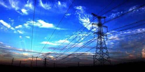 隨著2017年半年報陸續(xù)披露完畢，煤炭、電力企業(yè)“此消彼長”的狀況再次浮現(xiàn)，并且這種態(tài)勢還會延續(xù)至下一季度。第一財經(jīng)記者根據(jù)相關數(shù)據(jù)梳理，上半年，34家煤炭上市公司九成業(yè)績表現(xiàn)良好，平均凈利潤為15.6億元