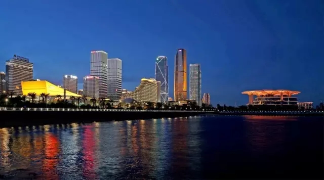 2017年9月9月3日至5日，金磚國(guó)家領(lǐng)導(dǎo)人第九次會(huì)晤在中國(guó)廈門(mén)召開(kāi)。在金磚合作開(kāi)啟第二個(gè)“金色十年”的歷史關(guān)口，中國(guó)將擔(dān)負(fù)起繼往開(kāi)來(lái)的重要責(zé)任和使命
