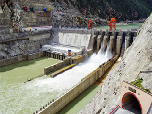 
                
	
                    
	2月8日，由水電十六局承建的喀麥隆最大的在建水電站-曼維萊水電站主體通過喀方臨時(shí)驗(yàn)收委員會(huì)驗(yàn)收。此次驗(yàn)收的是水電站主體部分，發(fā)電機(jī)組待輸變電工程完工后再統(tǒng)一進(jìn)行驗(yàn)收移交