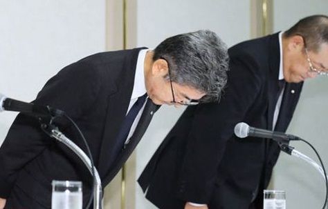 
                
	
                    
	6日早間路透社稱，《日經(jīng)新聞》周二報(bào)道稱，神戶制鋼所社長川崎博也將因去年曝光的震動(dòng)整個(gè)日本制造業(yè)的數(shù)據(jù)造假丑聞引咎辭職。

	

	這一丑聞曝光后，日本當(dāng)局對神戶制鋼展開了歷時(shí)四個(gè)月的外部調(diào)查，預(yù)計(jì)將于周二晚些時(shí)候公布調(diào)查結(jié)果