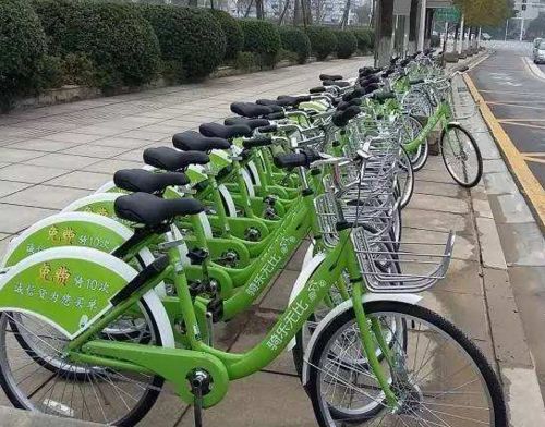 
                
	
                    
	被消費(fèi)者詬病已久的共享單車退押金難問題遭到了今年央視315晚會的曝光。節(jié)目中有消費(fèi)者表示：“酷騎單車押金退不了，相當(dāng)于公開搶劫！”

	

	央視記者稱，2017年開始，有很多共享單車的用戶發(fā)現(xiàn)存在共享單車?yán)锩娴难航鹜瞬怀鰜砹?，許多共享單車平臺客服聯(lián)系不到，甚至公司已經(jīng)人去樓空