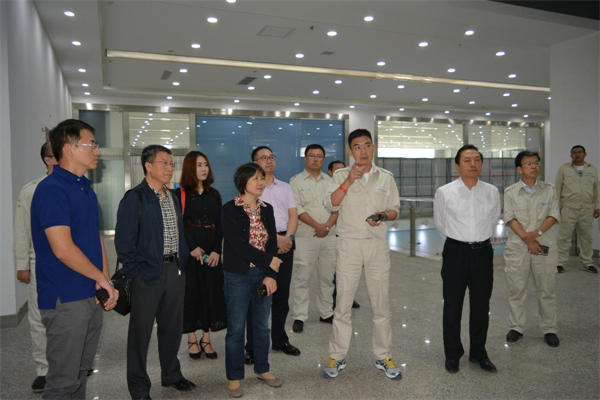 近日，中國人工智能學(xué)會副理事長、北京理工大學(xué)計算機學(xué)院院長黃河燕及其助手翟巖龍、北京賽蝶信息技術(shù)研究院長石岸、省文物局局長雷建國、省文物局總工程師趙曙光、省文物資料信息中心信息部主任李潤成、省文博集團文創(chuàng)中心負(fù)責(zé)人董齡岳一行7人蒞臨羅克佳華參觀考察。雙方就物聯(lián)網(wǎng)、云鏈、大數(shù)據(jù)對文物保護及文博大數(shù)據(jù)應(yīng)用等開展深入交流。